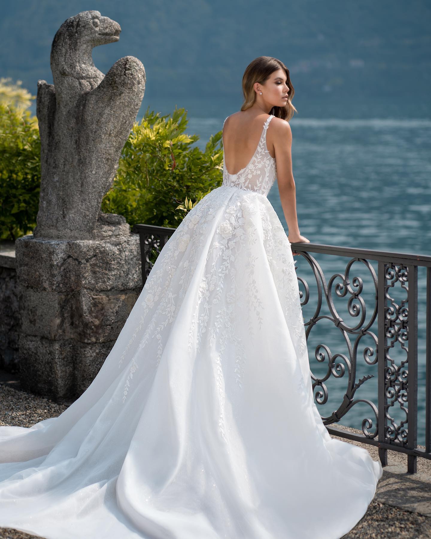 Stylish Lace Wedding Dresses Appliqued Bridal Gowns Square Neck A Line Side Split Sweep Train Tulle robe de mariee