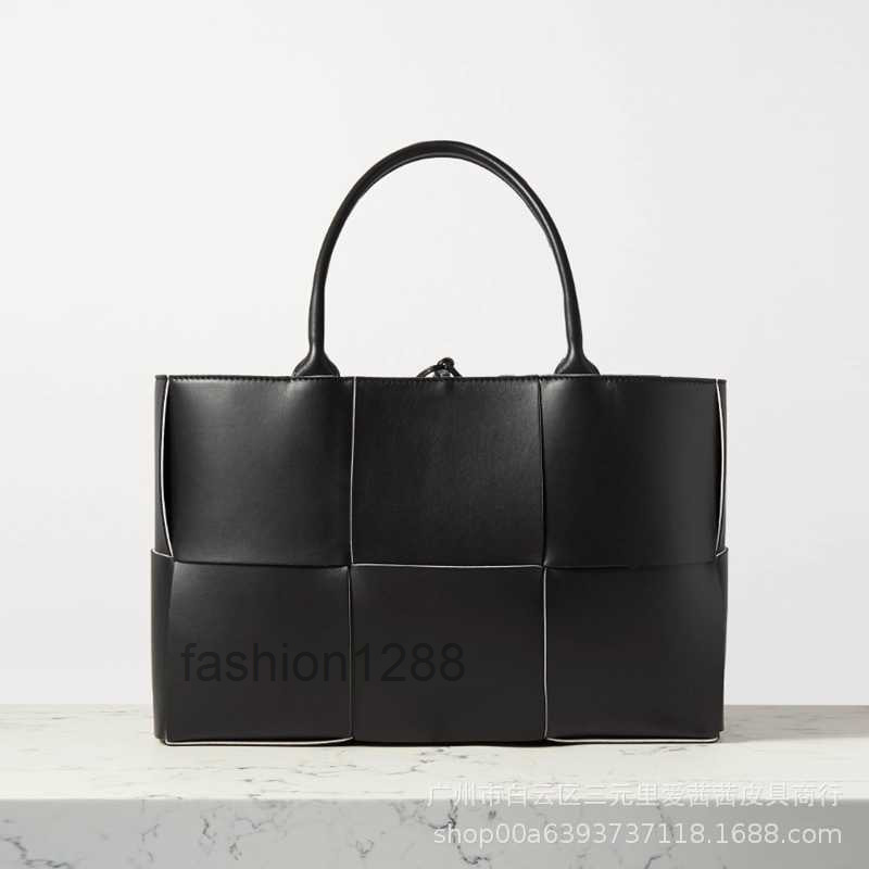 Song Hye Kyo's same leather woven handbag tote bag shopping bag Single Shoulder Handbag mother bag, 39cm black
Song Hye Kyo's same leather woven handbag tote bag shopping bag Single Shoulder Handbag mother bag, 39cm black