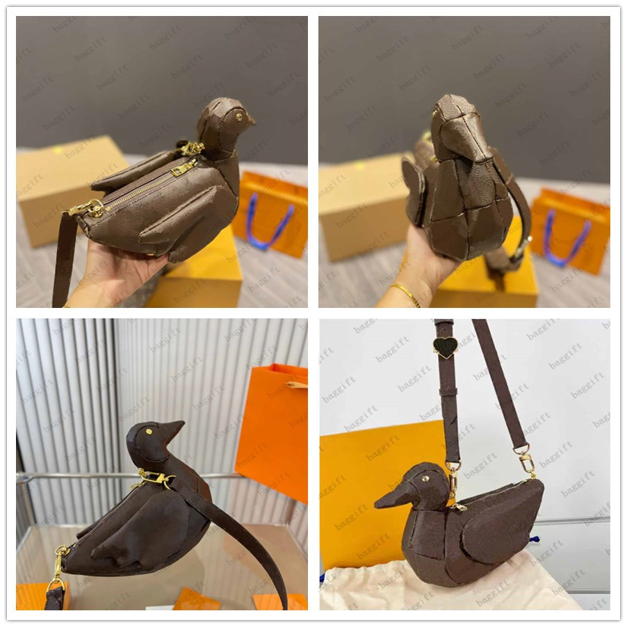 Luxury Fashion Explosion DUCK BAG M45990 Shoulder Cross body Totes designer Monograms Canvas printing Stud eyes toy purse, M45990 duck
Luxury Fashion Explosion DUCK BAG M45990 Shoulder Cross body Totes designer Monograms Canvas printing Stud eyes toy purse, M45990 duck
