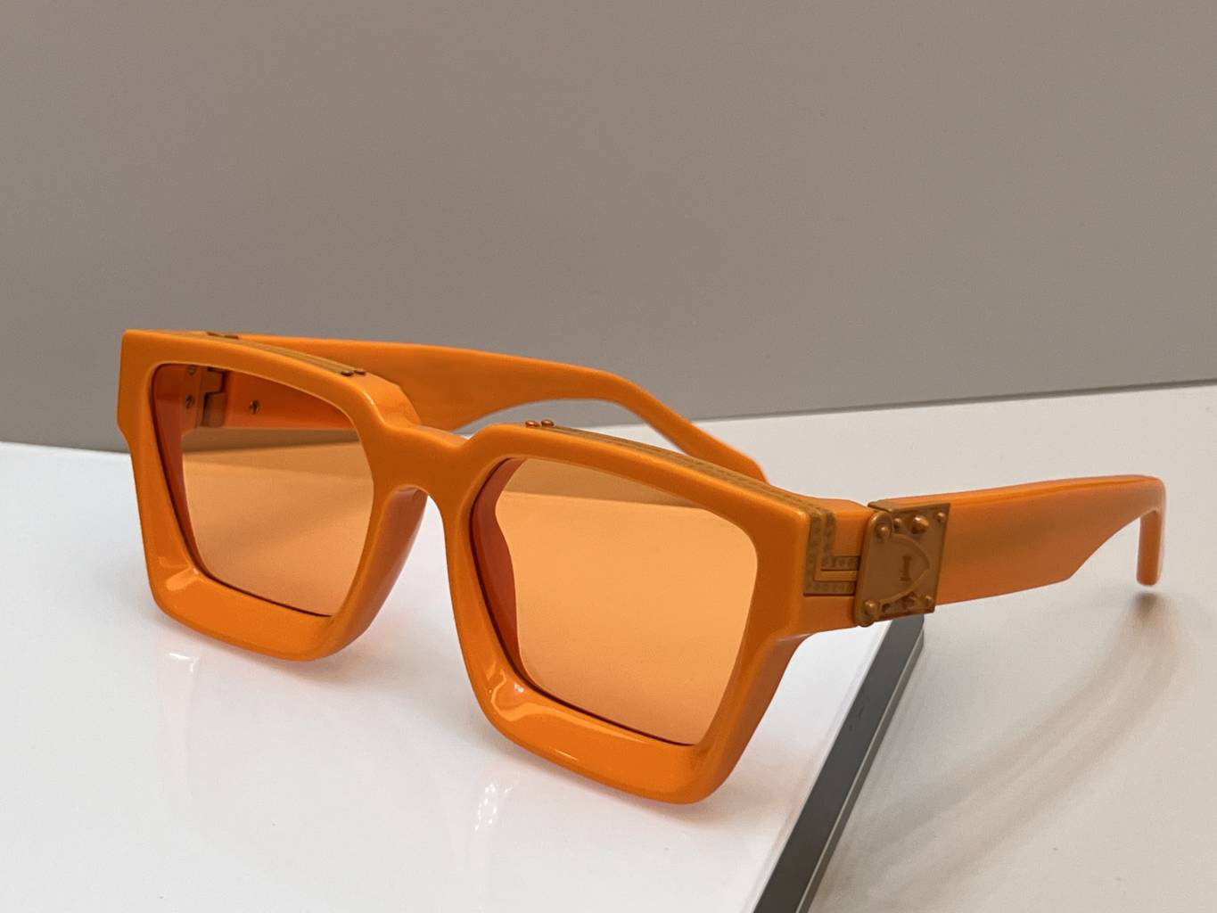 luxury designer sunglasses for Men woman sunglasses for women millionaire square thickened colourful material design outdoor orange lenses come with case
luxury designer sunglasses for Men woman sunglasses for women millionaire square thickened colourful material design outdoor orange lenses come with case