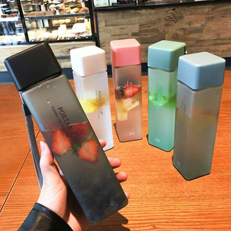 Water Bottles 1Pc 500ml Transparent Square Plastic Matte Cup Outdoor Cold Juice Sports with Portable Milk Rope Bottle 220907, 11
Water Bottles 1Pc 500ml Transparent Square Plastic Matte Cup Outdoor Cold Juice Sports with Portable Milk Rope Bottle 220907, 11