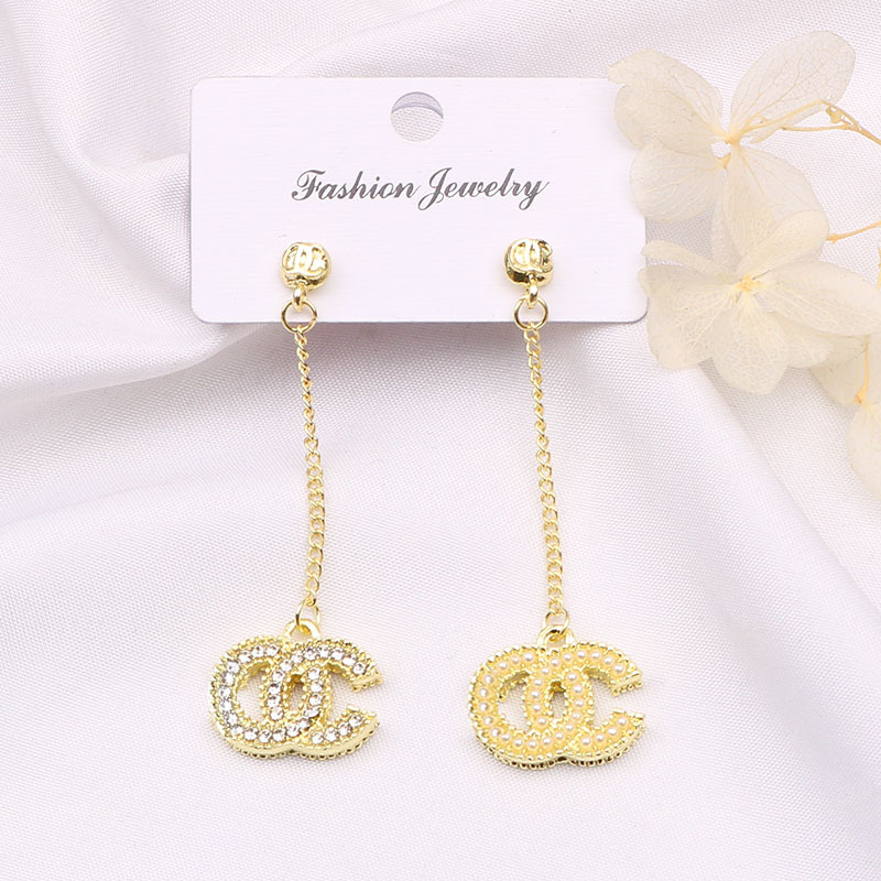 14K Gold Plated Long Earrings Luxury Brand Designers Letters Stud Geometric Famous Women Double Letter Crystal Rhinestone Pearl Earring Wedding Party Jewerlry
14K Gold Plated Long Earrings Luxury Brand Designers Letters Stud Geometric Famous Women Double Letter Crystal Rhinestone Pearl Earring Wedding Party Jewerlry
