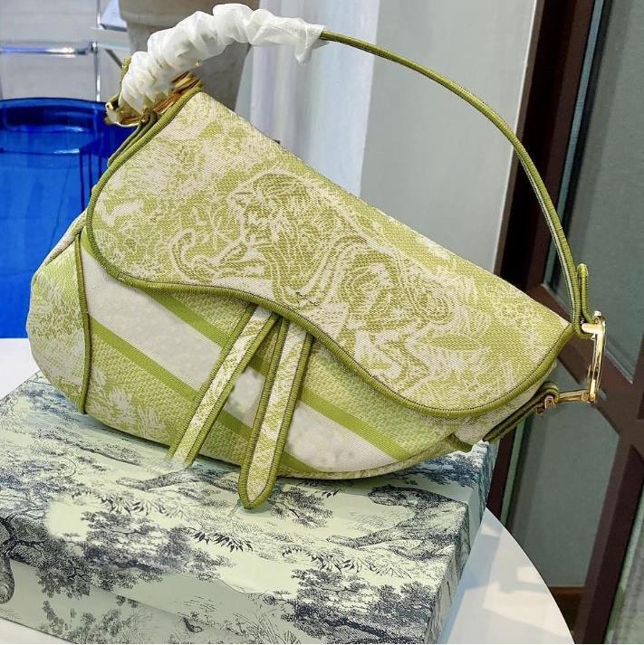 Shoulder Bags sadle 5a bag purses for women vintage handbags satchel leather black gold hardware kit with strap hobo bags makeup luxury designer96, #2 25cm
Shoulder Bags sadle 5a bag purses for women vintage handbags satchel leather black gold hardware kit with strap hobo bags makeup luxury designer96, #2 25cm