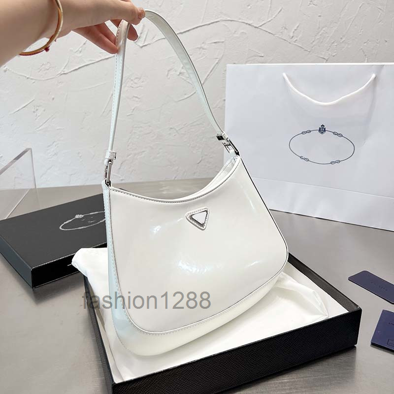 Shoulder Bags Axillary Bag 12 Colors Hobo Patent Leather bag Women Handbag Purse Crescent Bag Highs Quality Genuine Leathers Triangle Silver, 27x18 cm
Shoulder Bags Axillary Bag 12 Colors Hobo Patent Leather bag Women Handbag Purse Crescent Bag Highs Quality Genuine Leathers Triangle Silver, 27x18 cm