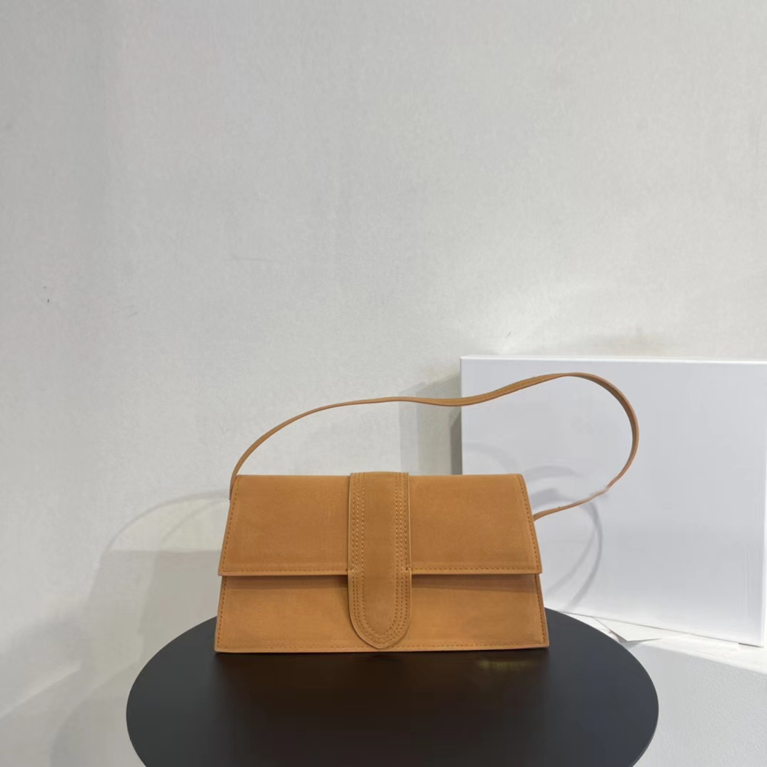 Designer Bags New Scrub Suede Material Fashion Underarm Bag Retro Handbag Stiff Bag Body Gold Logo Size 28-14-7cm, Other
Designer Bags New Scrub Suede Material Fashion Underarm Bag Retro Handbag Stiff Bag Body Gold Logo Size 28-14-7cm, Other
