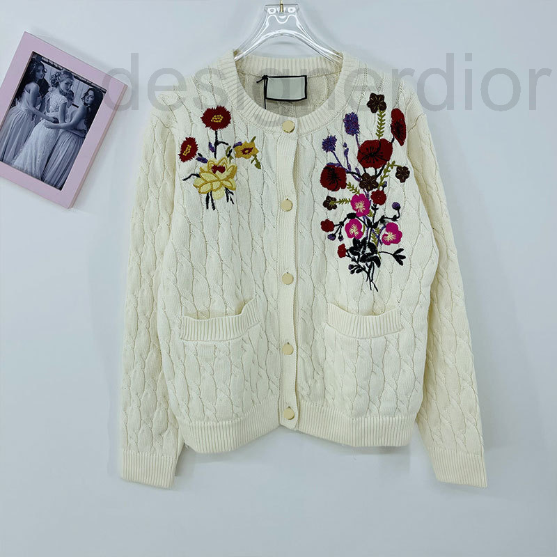 Women' Knits & Tees designer G family cotton round neck single breasted pocket long sleeve sweater Embroidered Flower letters French cardigan 47RX, 2# packing bag
Women' Knits & Tees designer G family cotton round neck single breasted pocket long sleeve sweater Embroidered Flower letters French cardigan 47RX, 2# packing bag