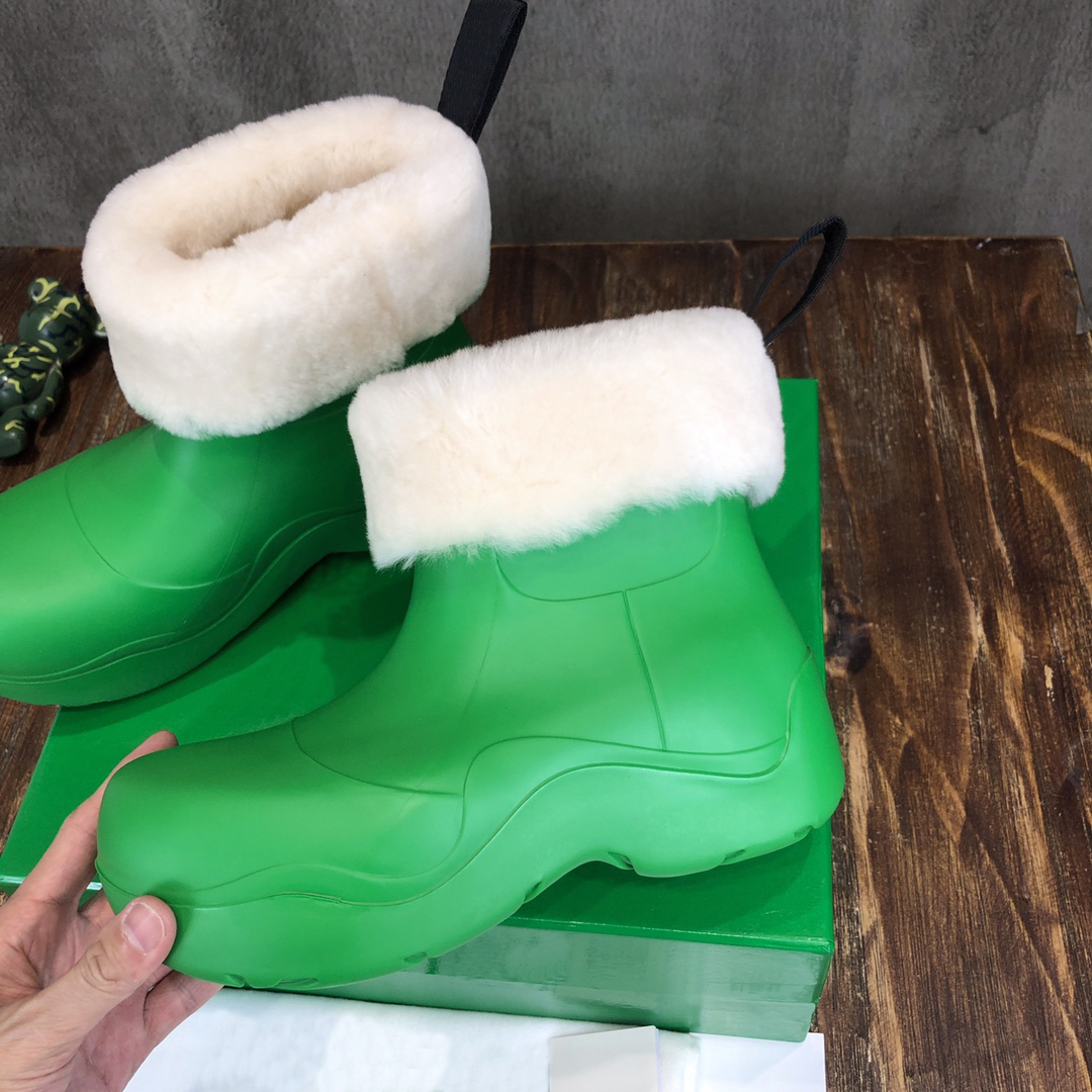 Wool Puddle Ankle Boot Designer Womens Rubber Boots Fashion Plush Fur Waterproof Rainboots Oversized Booties Shoes Top Quality Size 35-40, Customize
Wool Puddle Ankle Boot Designer Womens Rubber Boots Fashion Plush Fur Waterproof Rainboots Oversized Booties Shoes Top Quality Size 35-40, Customize