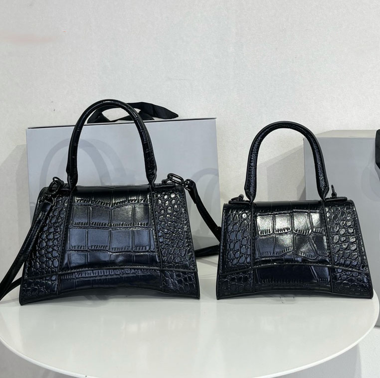 2021 Designer Bags Leather Hourglass Bag Women's Crossbody Tote Size 23cm 19cm Handbag, Star black
2021 Designer Bags Leather Hourglass Bag Women's Crossbody Tote Size 23cm 19cm Handbag, Star black