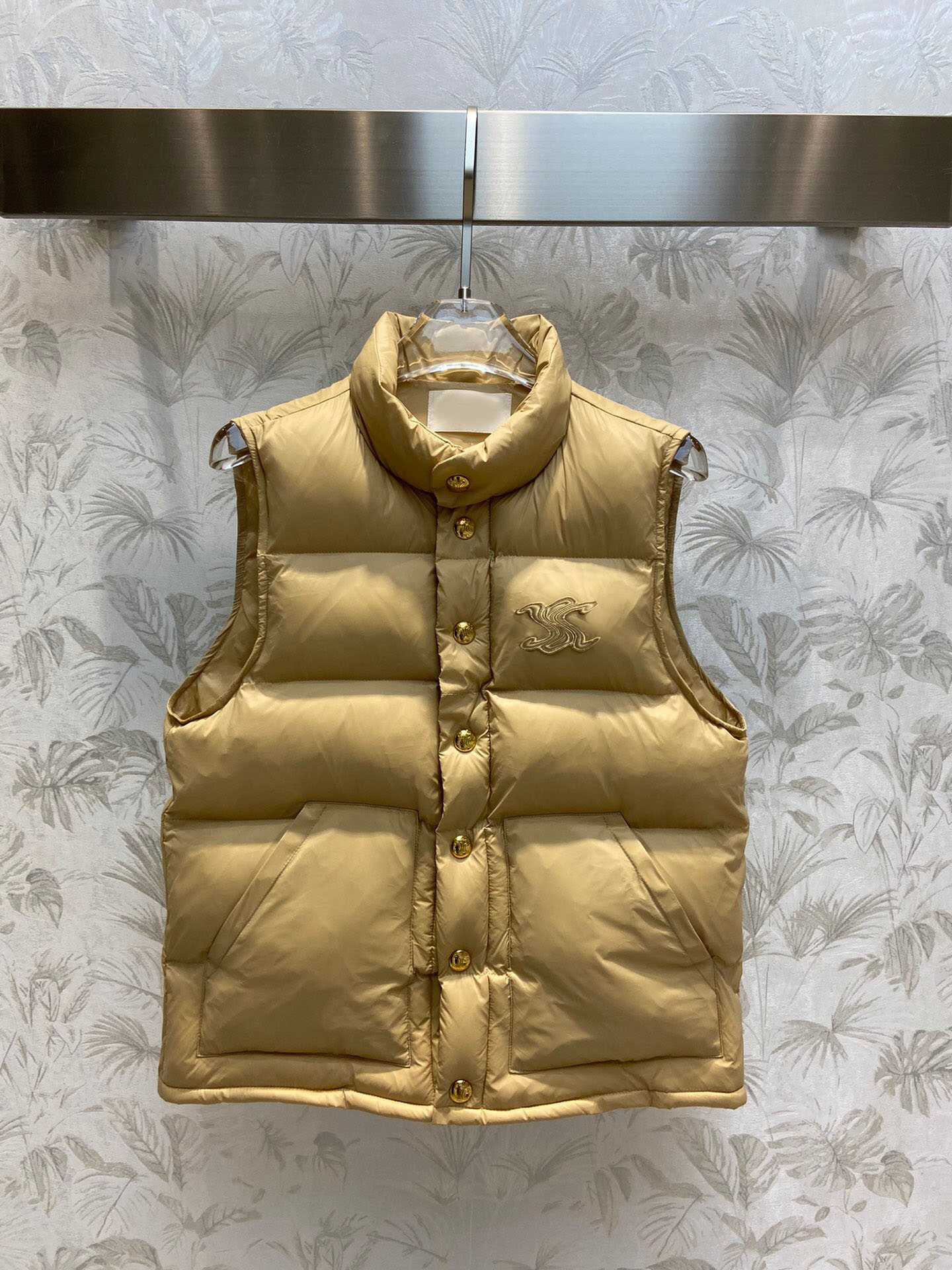 Designer Women's Vests Autumn Winter Keep warm Single-Breasted Embroidery Down Vest Coat Women, Gold
Designer Women's Vests Autumn Winter Keep warm Single-Breasted Embroidery Down Vest Coat Women, Gold