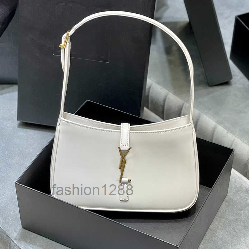 5A quality Armpit Bags Ladies Classic Leather Designer Handbags for Shoulder Baguette Multi-Color Fashion bag, Black crocodile pattern
5A quality Armpit Bags Ladies Classic Leather Designer Handbags for Shoulder Baguette Multi-Color Fashion bag, Black crocodile pattern