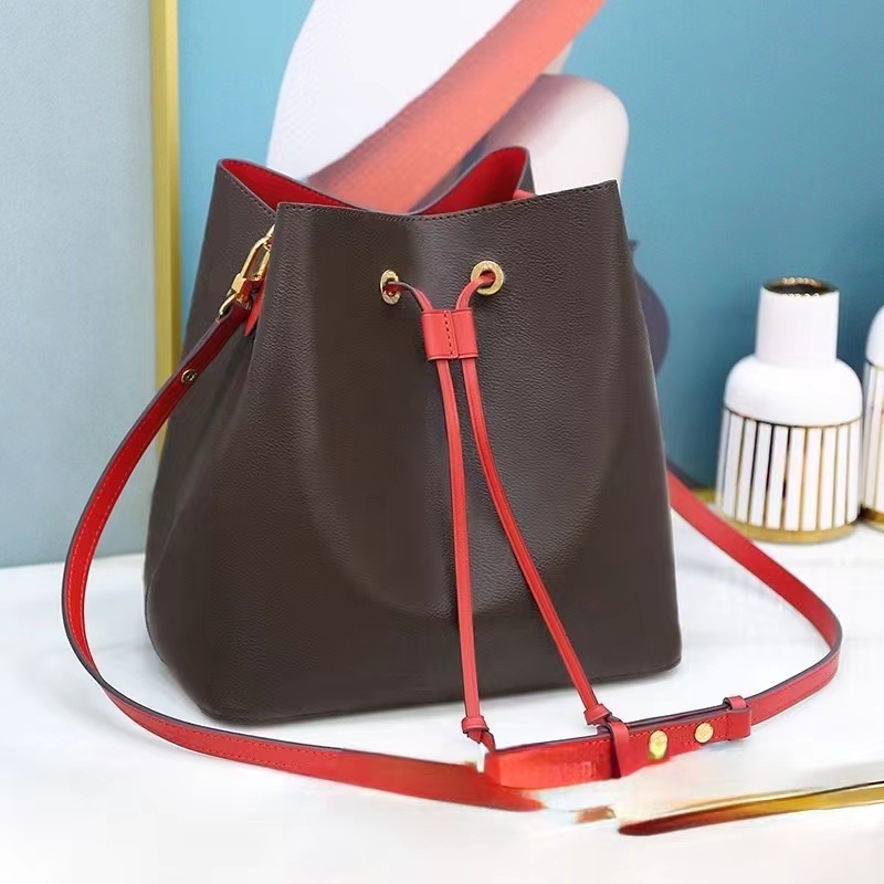 2022 Shoulder BagsCrossbody Bags Ladies Handbags High Quality genuine leatherS luxury bags designer sling bag old flower Drawstring Bucket Large Mm Graceful, Empty box
2022 Shoulder BagsCrossbody Bags Ladies Handbags High Quality genuine leatherS luxury bags designer sling bag old flower Drawstring Bucket Large Mm Graceful, Empty box