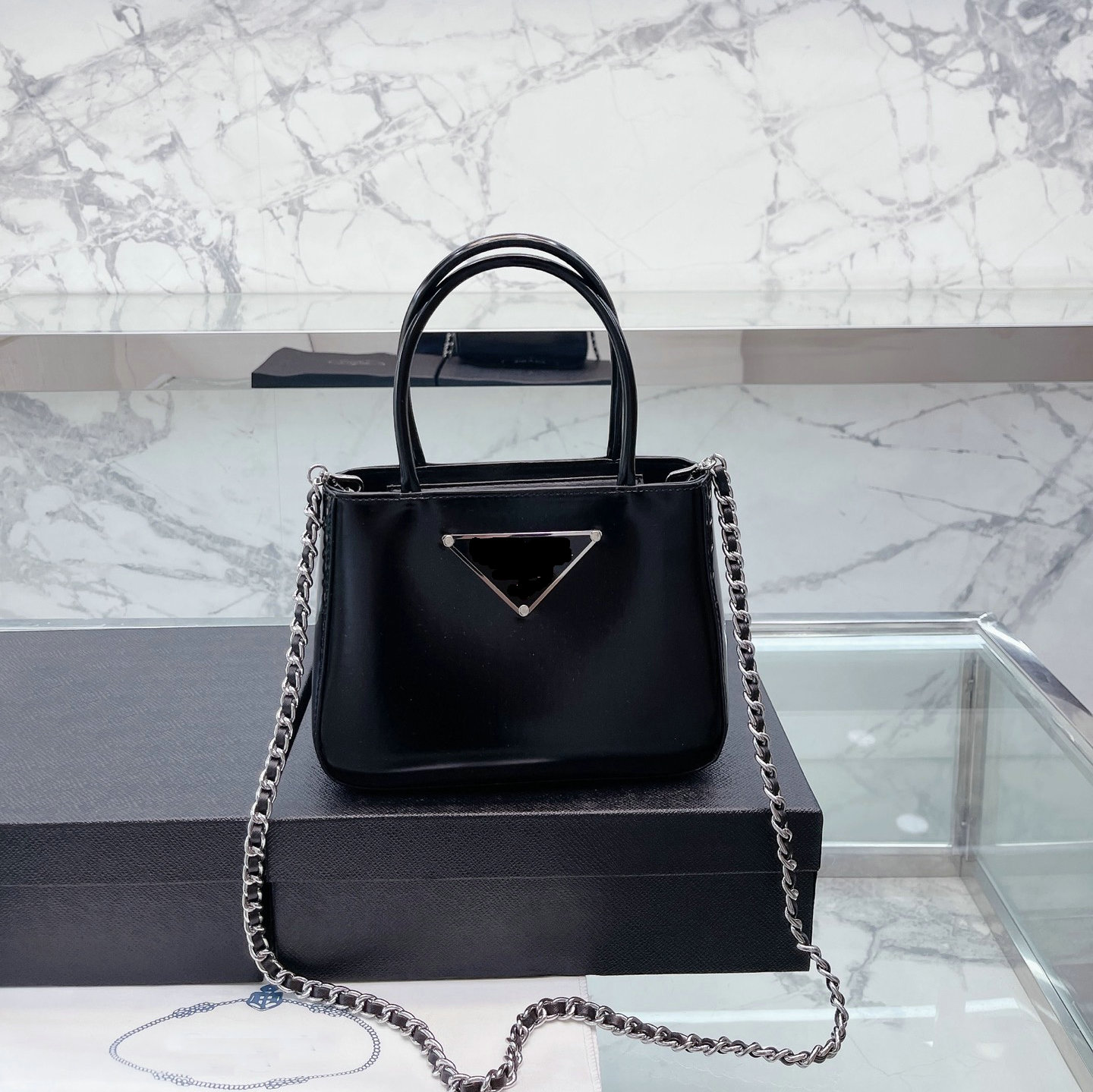 Fashion Women Handbag Luxury Designer Bags White Black Leather Single Shoulder Large Capacity Bucket Bag Crossbody Purses Genuine leather Handbags
Fashion Women Handbag Luxury Designer Bags White Black Leather Single Shoulder Large Capacity Bucket Bag Crossbody Purses Genuine leather Handbags
