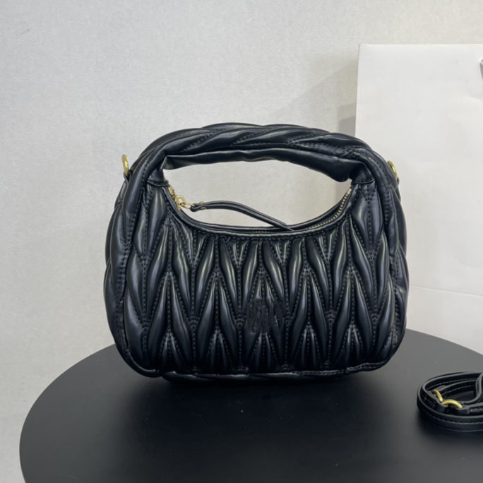 Evening Bags 2022 designer bags women's soft sheep leather messenger bag pleated sheepskin texture shoulder bag handbag fashion all-match
Evening Bags 2022 designer bags women's soft sheep leather messenger bag pleated sheepskin texture shoulder bag handbag fashion all-match