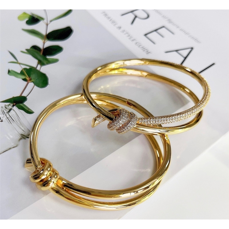 Bangle Original Designer Ladies Bracelet High Quality 18K Gold-plated Fashion Light Luxury Jewelry With Box G220908
Bangle Original Designer Ladies Bracelet High Quality 18K Gold-plated Fashion Light Luxury Jewelry With Box G220908