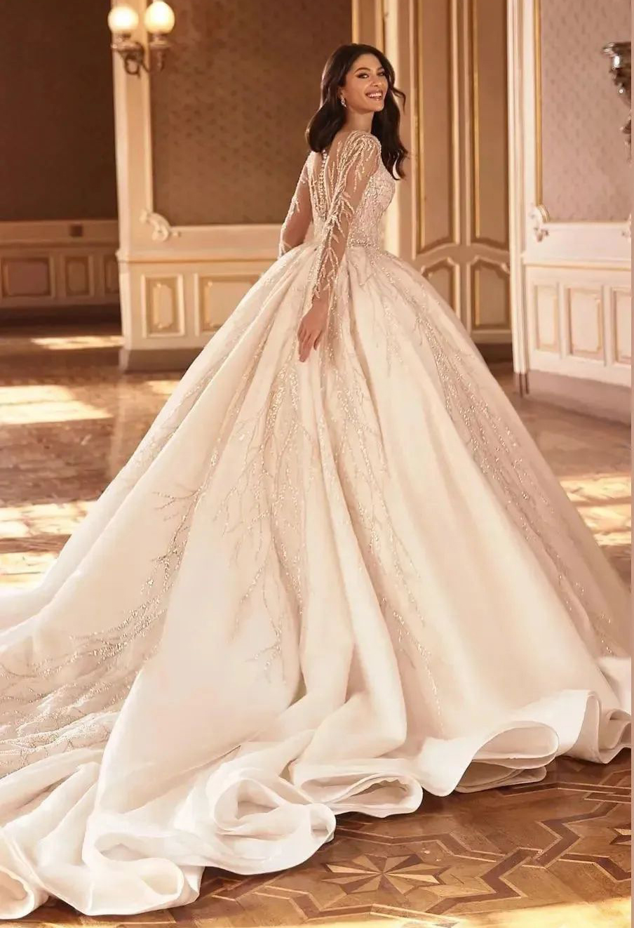 Luxury Ball Gown Wedding Dresses V Neck Long Sleeves Beads Sequins Appliques Lace Ruffles Floor Length Elegant Zipper Bridal Gowns Plus Size robes de 