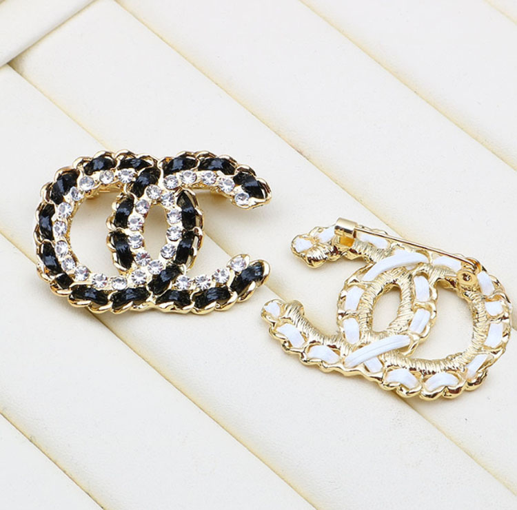 Wholesale 20style Luxury Brand Designer Brooches Double Letter Pins Pearl Brooch Rhinestone Suit Pin Jewelry Accessories
Wholesale 20style Luxury Brand Designer Brooches Double Letter Pins Pearl Brooch Rhinestone Suit Pin Jewelry Accessories