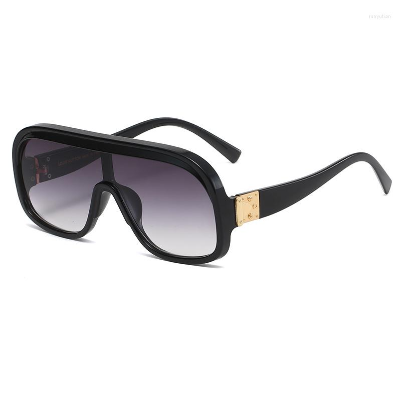 Sunglasses Stylish Oversize Brand For Men And Women Vintage Ins Designer Glasses Gradient UV400
Sunglasses Stylish Oversize Brand For Men And Women Vintage Ins Designer Glasses Gradient UV400