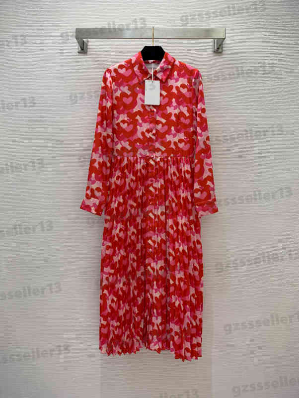 Designer Women Dress Fashion Contrasting Heart Logo Print Dresses Single-Breasted Pleated Lapel Long-Sleeve Shirt Dress Size S-XXL 0912
Designer Women Dress Fashion Contrasting Heart Logo Print Dresses Single-Breasted Pleated Lapel Long-Sleeve Shirt Dress Size S-XXL 0912