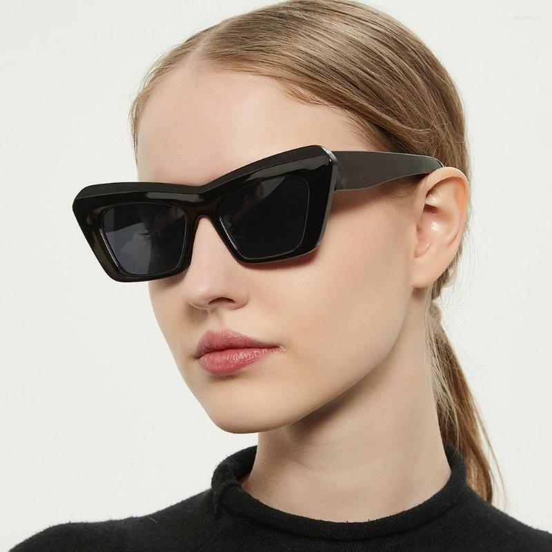 Sunglasses Black Cat Eye Women Vintage Oversized Orange Shades Brand Design Luxury Sun Glasses UV400 Eyewear Oculos Female
Sunglasses Black Cat Eye Women Vintage Oversized Orange Shades Brand Design Luxury Sun Glasses UV400 Eyewear Oculos Female