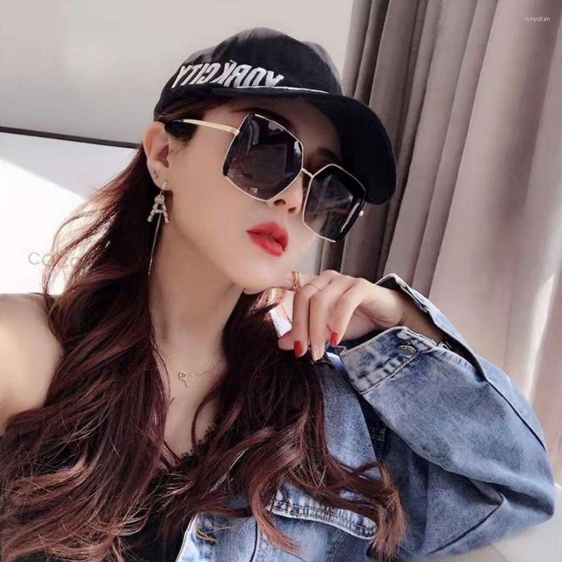 Sunglasses Women 2022 Dark Sun Glasses Luxury Sunglass Aesthetic Lenses Eyewear Glass Polarized Eyepieces Female Eyeglasses 06-1
Sunglasses Women 2022 Dark Sun Glasses Luxury Sunglass Aesthetic Lenses Eyewear Glass Polarized Eyepieces Female Eyeglasses 06-1