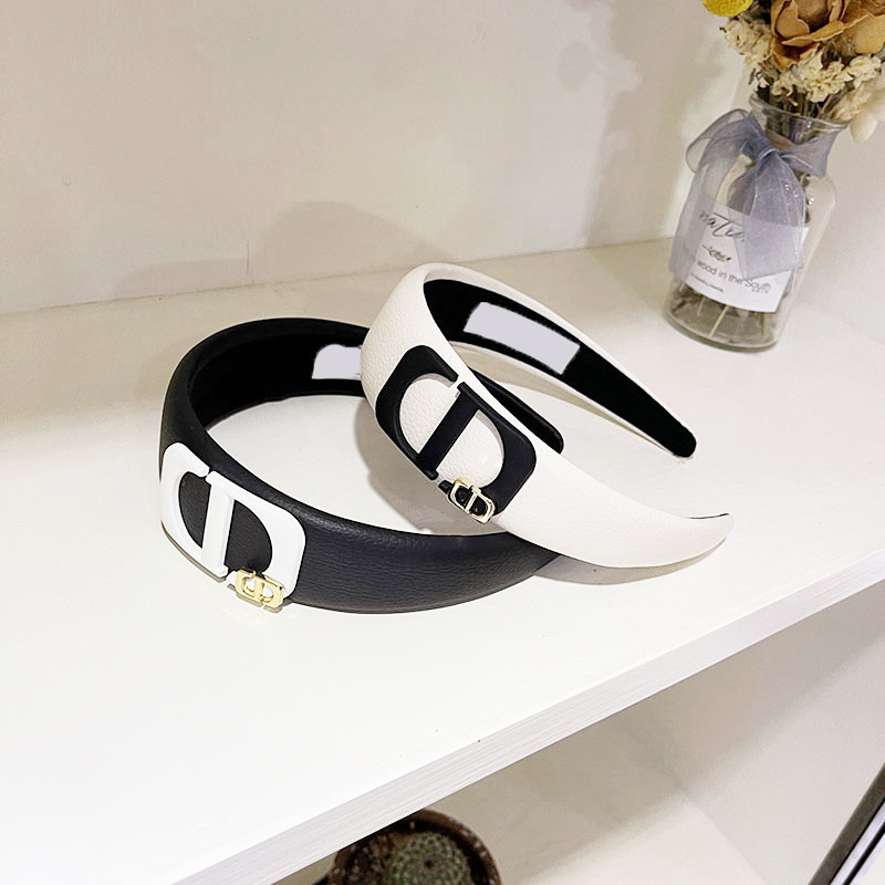 23ss 20color Mixed Brand Designer Letter Headbands Luxury HairHoop PU Leather Headwear Hair Jewelry for Women Girls Headwrap
23ss 20color Mixed Brand Designer Letter Headbands Luxury HairHoop PU Leather Headwear Hair Jewelry for Women Girls Headwrap