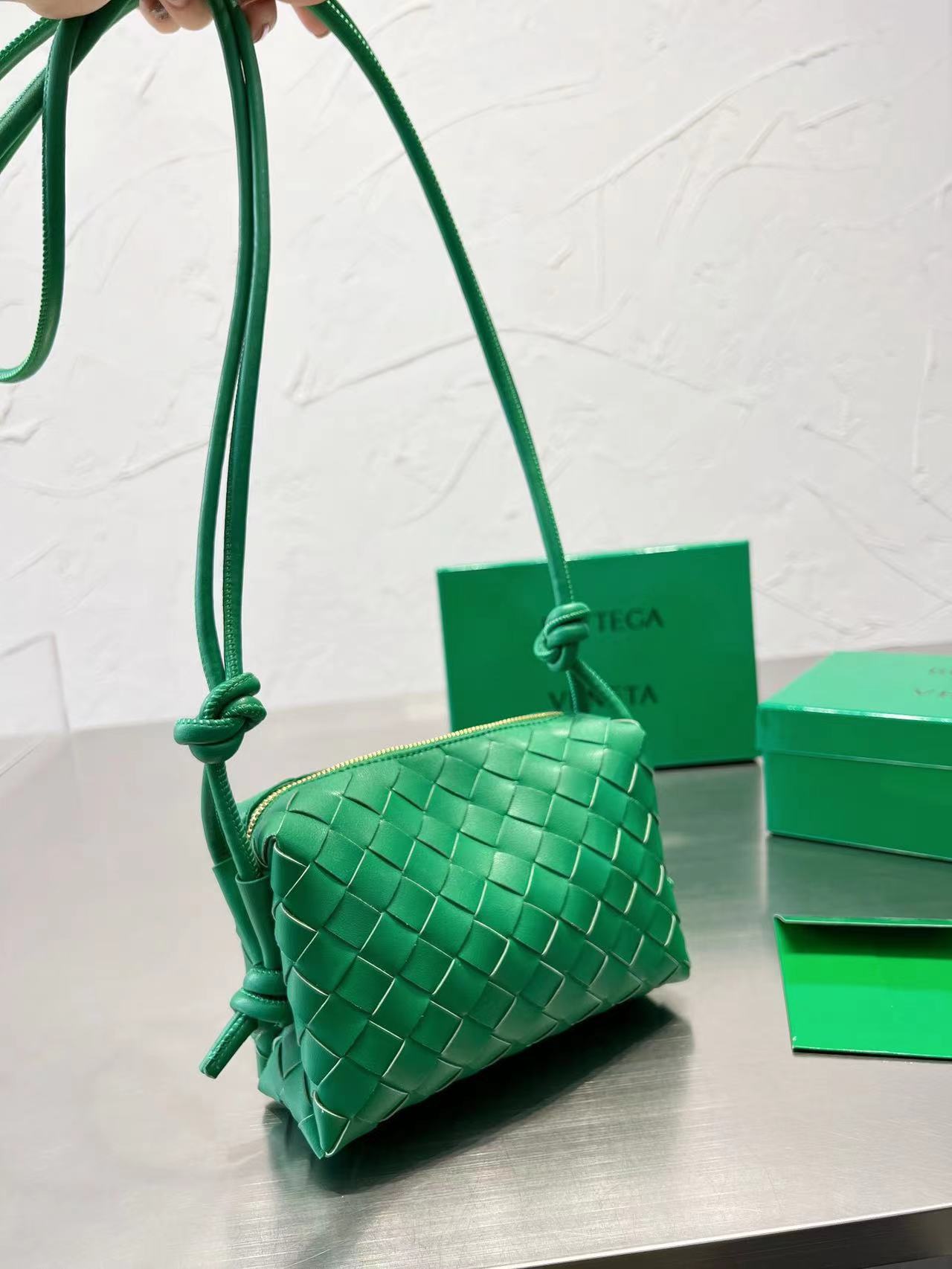 2022 New Fall Winter Green Bags Women designer tote bag handbag the totes bag shoulder Phone crossbody mini Small square Leather hand-woven backpack, Empty box
2022 New Fall Winter Green Bags Women designer tote bag handbag the totes bag shoulder Phone crossbody mini Small square Leather hand-woven backpack, Empty box