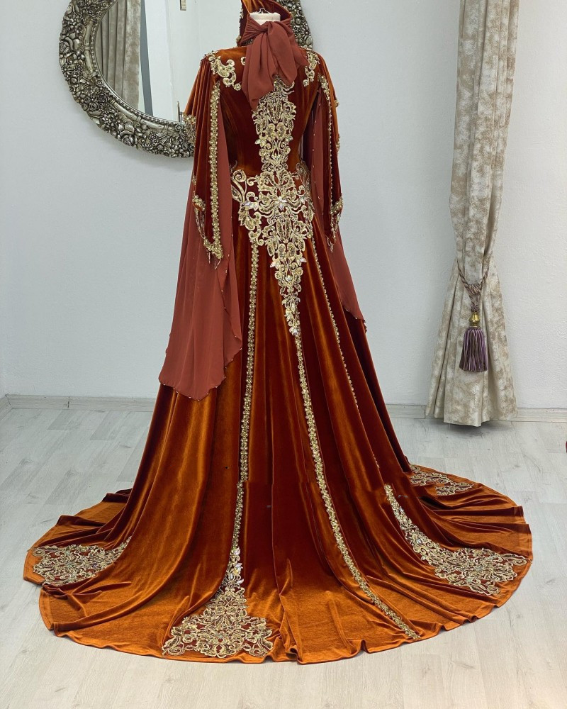 Moroccan Caftan 2023 Brown Velvet Evening Dresses Gold Lace Applique Kaftan Prom Gowns with Long Cape Wrap