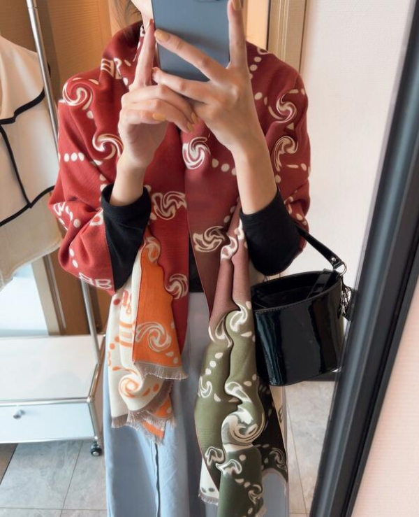 Cashmere Warm Thick Scarves Autumn Winter Luxurys Wool Mesh Texture Design Scarf 3 Color Top Quality Wool Classic Printed Shawl
Cashmere Warm Thick Scarves Autumn Winter Luxurys Wool Mesh Texture Design Scarf 3 Color Top Quality Wool Classic Printed Shawl