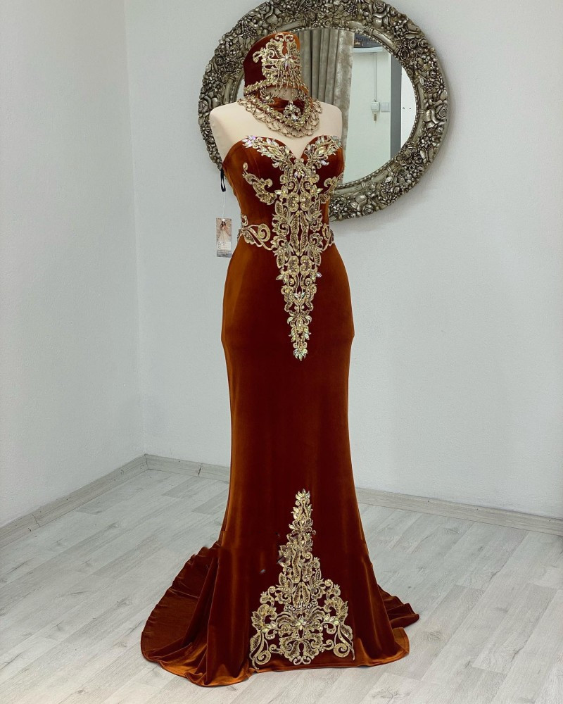 Moroccan Caftan 2023 Brown Velvet Evening Dresses Gold Lace Applique Kaftan Prom Gowns with Long Cape Wrap