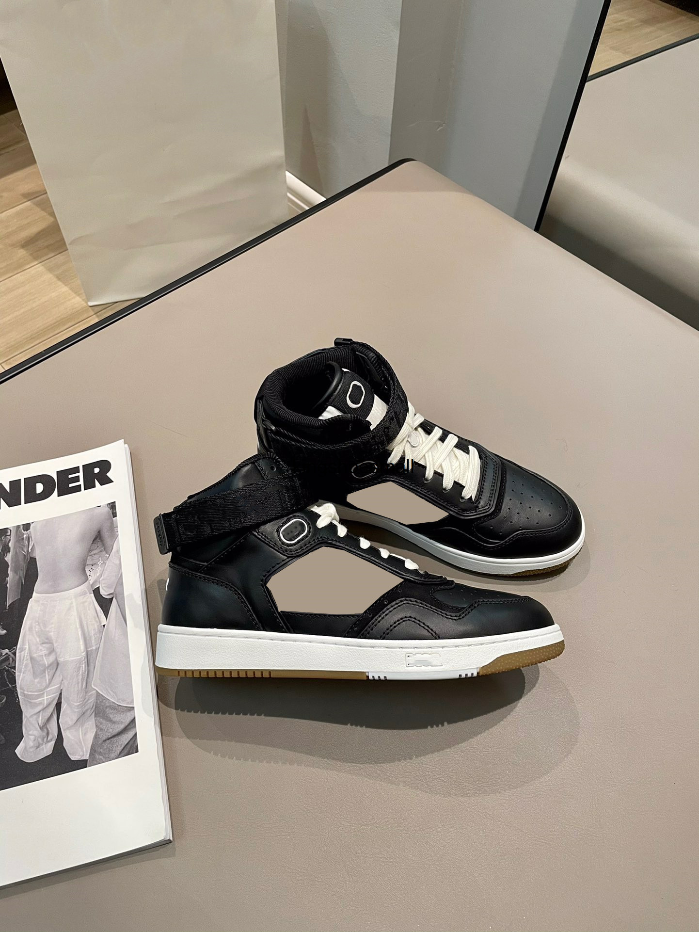 Casual Shoes Men 'S Sneakers Stylist Shoes Classic Designer B27 Women 'S Sloping High-Top Leather Print Fashion Versatile
Casual Shoes Men 'S Sneakers Stylist Shoes Classic Designer B27 Women 'S Sloping High-Top Leather Print Fashion Versatile