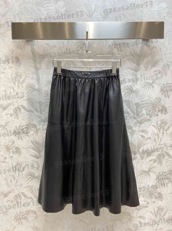 Skirt Dress For Women Fashion Brand Classic Triangle Leather Skirts Dresses Autumn And Winter High Quality Dress Luxury Designer Womens Clothing 0912
Skirt Dress For Women Fashion Brand Classic Triangle Leather Skirts Dresses Autumn And Winter High Quality Dress Luxury Designer Womens Clothing 0912