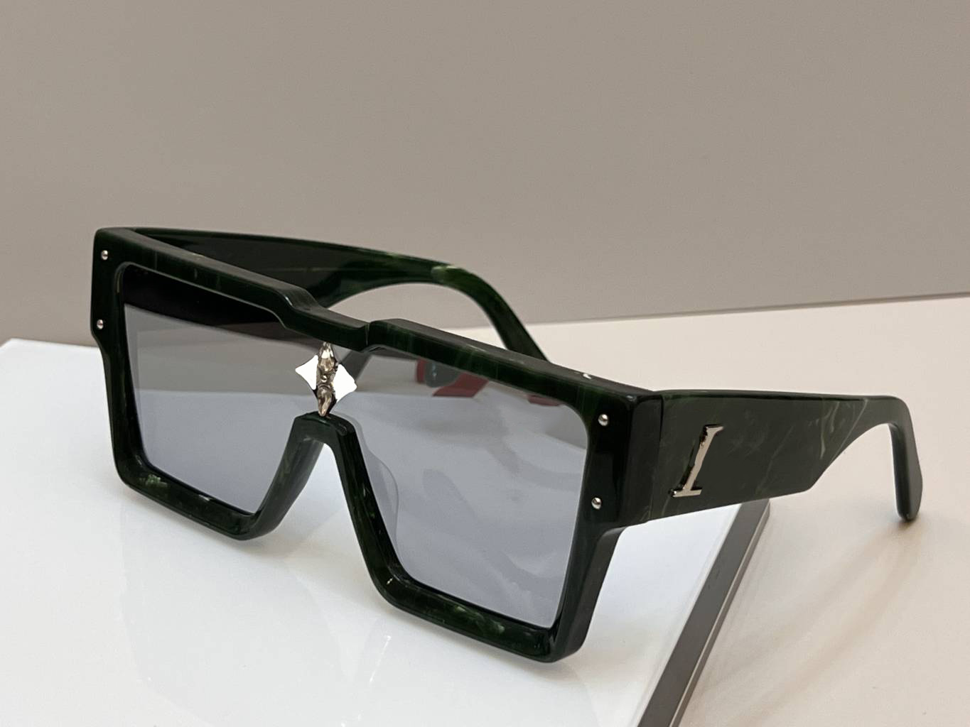 locs Sunglasses luxury designer sunglasses for men mens millionaire design large womens woman plate ultra-thick frame one-piece UV400 YLMU
locs Sunglasses luxury designer sunglasses for men mens millionaire design large womens woman plate ultra-thick frame one-piece UV400 YLMU