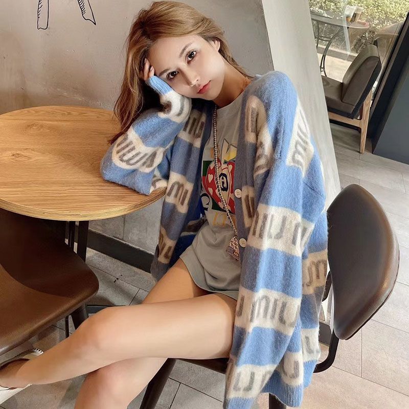 2023M high quality NEW women's sweaters Designer paris Women Fashion Simple Casual cardigans wool kit female pluz size blue pink mid-length knitwear coat clothing
2023M high quality NEW women's sweaters Designer paris Women Fashion Simple Casual cardigans wool kit female pluz size blue pink mid-length knitwear coat clothing