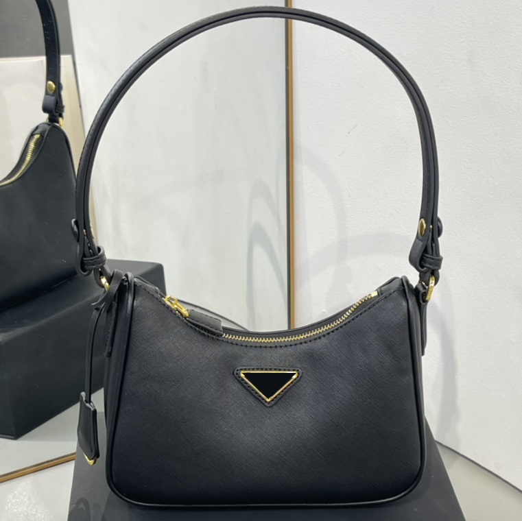 2022 new hobo full leather underarm bag cross grain microfiber leather with small tag key chain shoulder strap 80 cm adjustable, Yellow
2022 new hobo full leather underarm bag cross grain microfiber leather with small tag key chain shoulder strap 80 cm adjustable, Yellow