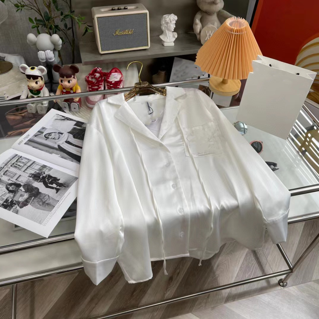 Designer top version shirt handmade LOE 2022 autumn and winter new embroidered logo men women with the same streamer shirt
Designer top version shirt handmade LOE 2022 autumn and winter new embroidered logo men women with the same streamer shirt