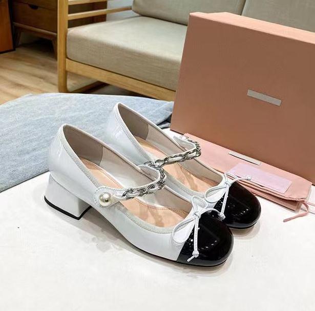 Miu Mary Jane shoes women's pearl chain girl bow retro wild color black White leisure vacation Ladies thick heel leather ballet shoes
Miu Mary Jane shoes women's pearl chain girl bow retro wild color black White leisure vacation Ladies thick heel leather ballet shoes