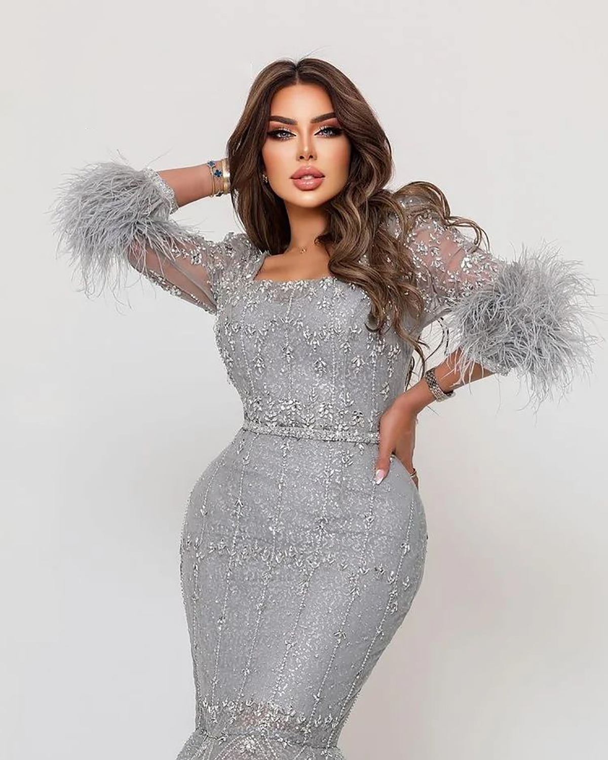 Silver Mermaid Evening Dresses Long Sleeves Bateau Neck Feather Lace Appliques Shiny Sequins Beaded Floor Length Celebrity Plus Size Party Gowns Prom 