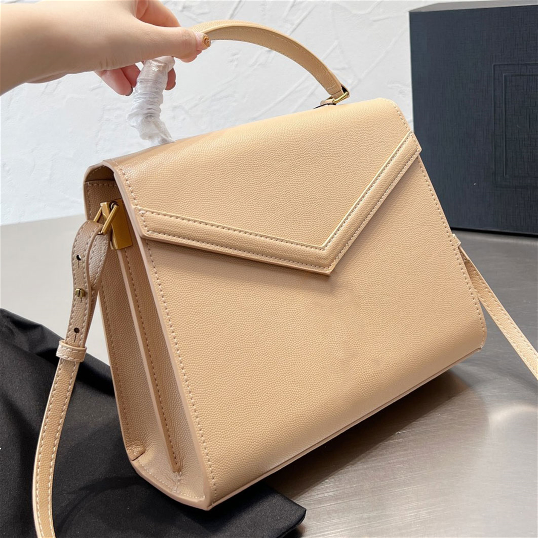 Cassandra Medium Top Handle Bag In Grain De Poudre Embossed Leather Designer Flap Pivoting Closure Handbag Metal Hardware Totes Luxury Shoulder Bag
Cassandra Medium Top Handle Bag In Grain De Poudre Embossed Leather Designer Flap Pivoting Closure Handbag Metal Hardware Totes Luxury Shoulder Bag