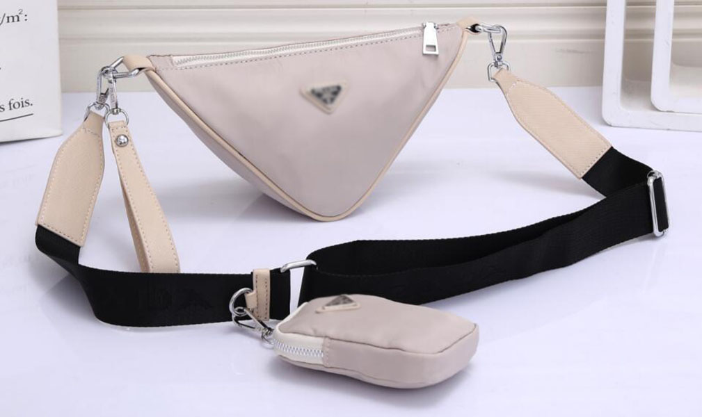 Triangle Bag Crossbody Bags Women Handbag Purse Flap Wallet Wide canvas Shoulder Starp Autumn Winter small pocket Fashion Zipper P001
Triangle Bag Crossbody Bags Women Handbag Purse Flap Wallet Wide canvas Shoulder Starp Autumn Winter small pocket Fashion Zipper P001