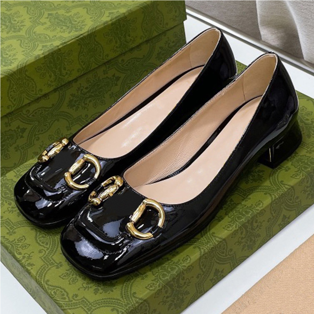 Womens ballet flat with Horsebit designer shoes This style is presented in shimmering gold with archival buttons reminiscent of the brands equestrian heritage, Shipping supplement
Womens ballet flat with Horsebit designer shoes This style is presented in shimmering gold with archival buttons reminiscent of the brands equestrian heritage, Shipping supplement