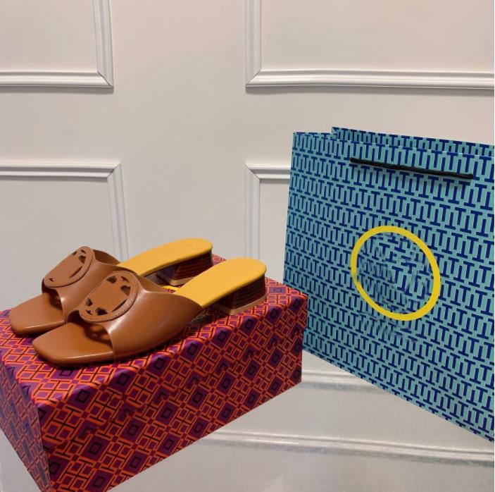 Fashion Slippers Eleanor Slides Designer Women Leather Sandals Hollowed out Pattern Rubber Slippers Summer Fashion Sandal, Color 1
Fashion Slippers Eleanor Slides Designer Women Leather Sandals Hollowed out Pattern Rubber Slippers Summer Fashion Sandal, Color 1