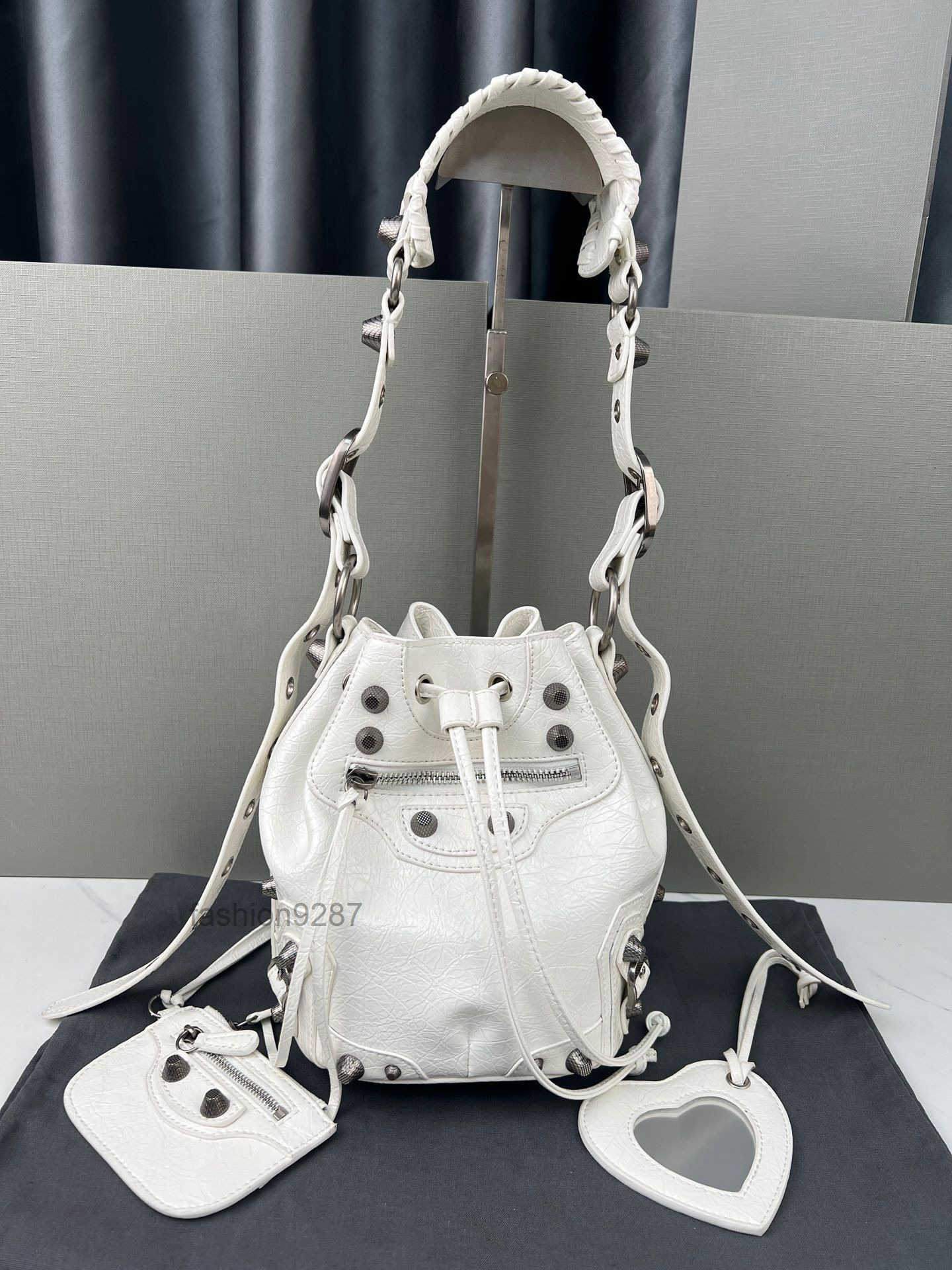 designer bags Bag Bucket Top luxury Crossbody Shoulder Bags Lady Girl Le Cagole Motorcycle Handbag 2022 top quality
designer bags Bag Bucket Top luxury Crossbody Shoulder Bags Lady Girl Le Cagole Motorcycle Handbag 2022 top quality