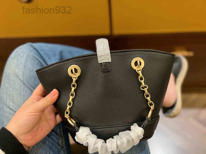 Evening Bag Tote Handbag Women Chain Shoulder Crossbody Mini Vegetable Basket Bags Brand Luxury Famous Designer Messenger Wallets 220402
Evening Bag Tote Handbag Women Chain Shoulder Crossbody Mini Vegetable Basket Bags Brand Luxury Famous Designer Messenger Wallets 220402