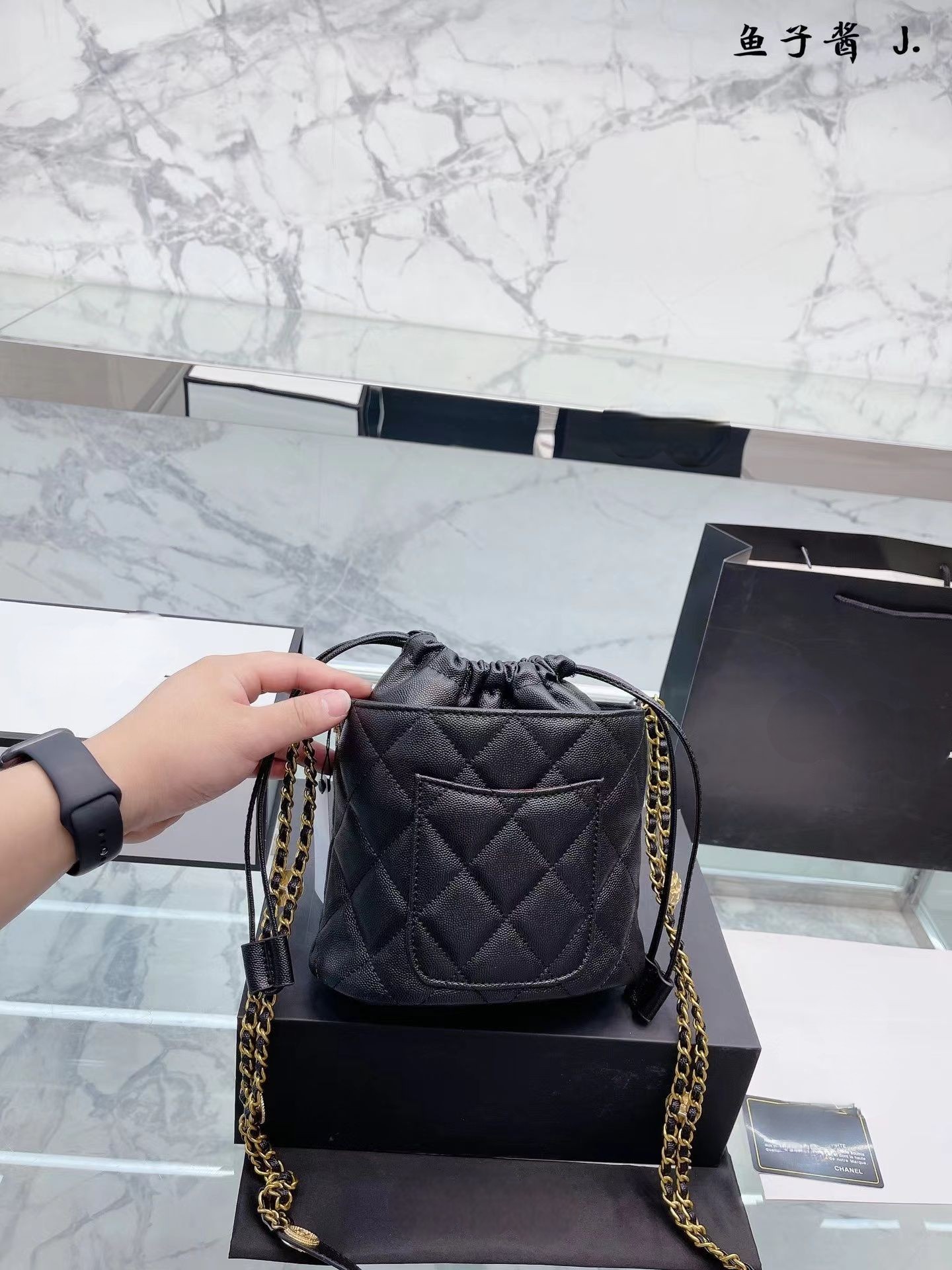 2022 new Cc Tote bucket bag designer luxury bags shoulder handbag the totes woman bag ladies crossbody Quilted hand carry genuine leather cowhide caviar fashion, Empty box
2022 new Cc Tote bucket bag designer luxury bags shoulder handbag the totes woman bag ladies crossbody Quilted hand carry genuine leather cowhide caviar fashion, Empty box