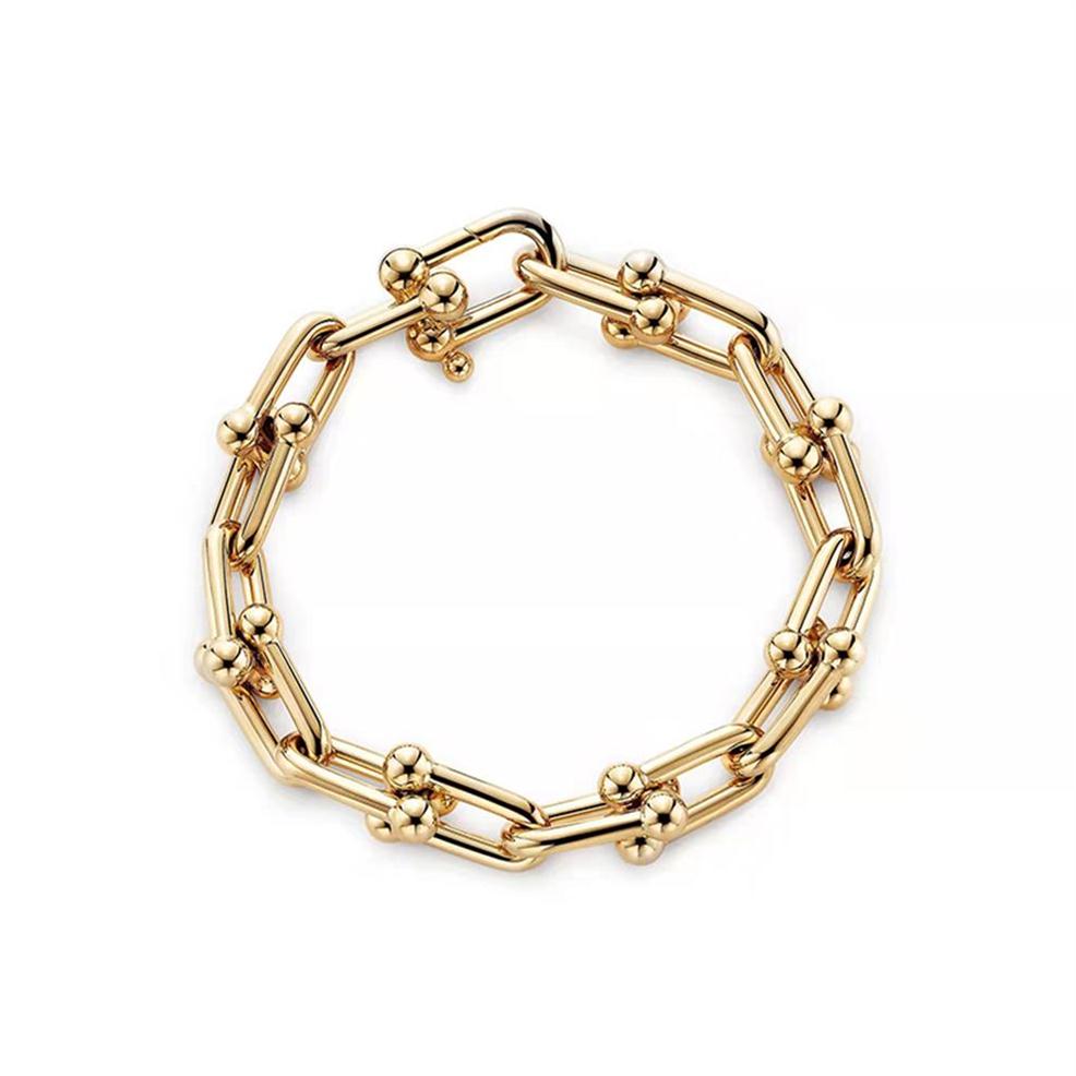 Designers Bracelet Luxurys jewelry Womens Mens temperament Bracelets titanium steel hip hop Street neutral Fashion Charm Simplicit291j2381
Designers Bracelet Luxurys jewelry Womens Mens temperament Bracelets titanium steel hip hop Street neutral Fashion Charm Simplicit291j2381