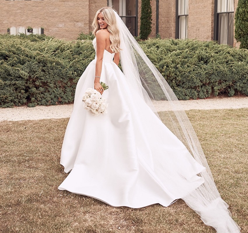 Simple Satin Wedding Dresses Strapless Bridal Gowns Slit Ruched Pleats Backless A Line Beach Sweep Train Robe De Mariee Vestidos De Noiva