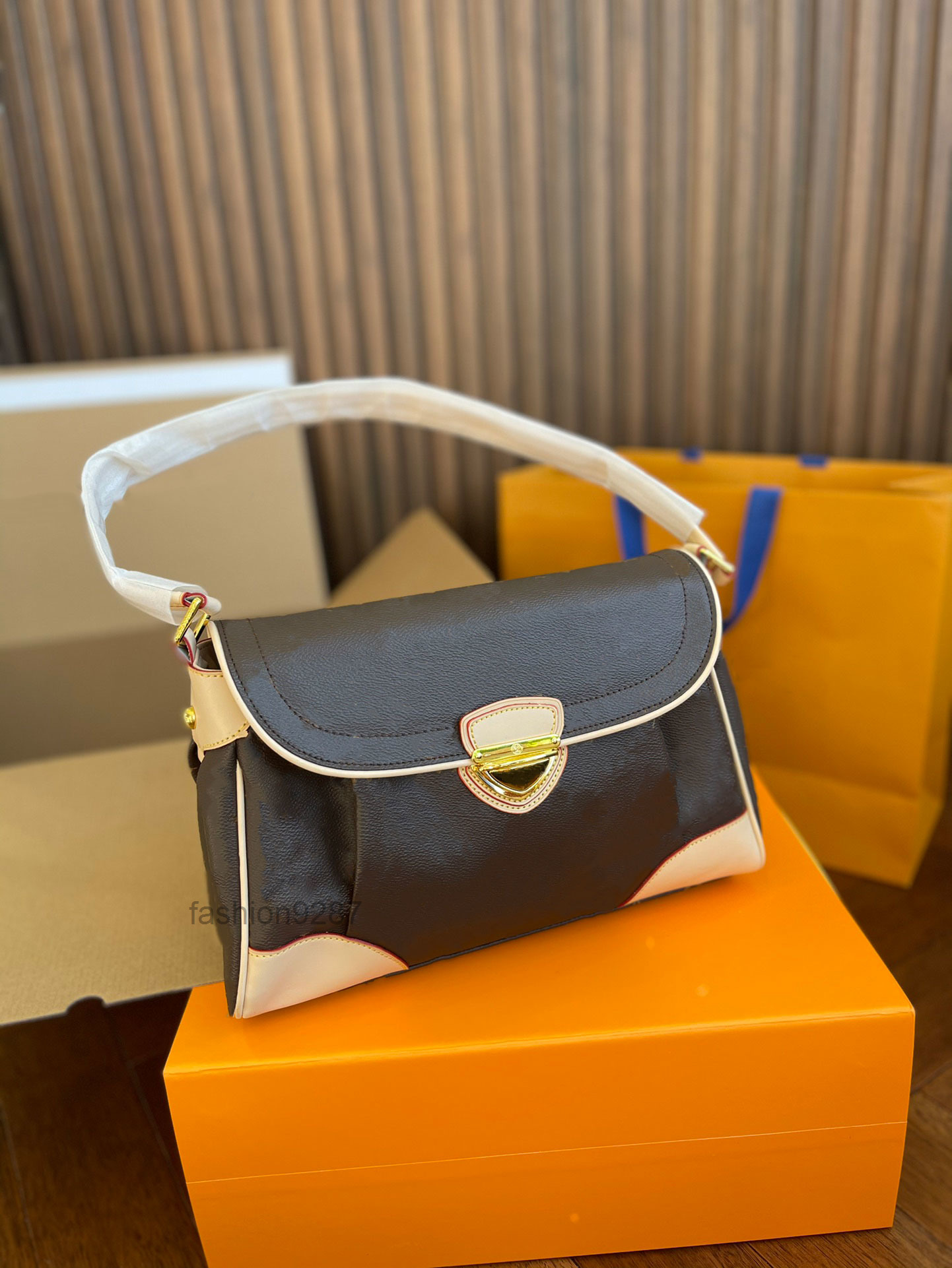 designer bags bag Fashion ladies underarm diagonally across the 2022 chain handbag trend 2022 top quality, 00
designer bags bag Fashion ladies underarm diagonally across the 2022 chain handbag trend 2022 top quality, 00