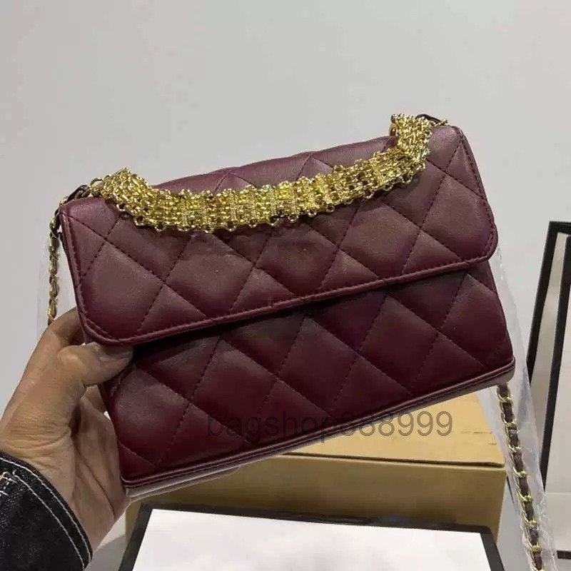 23cm Ladies Glitter Designer Bags Flap Genuine Leather Solid Color Crossbody Bags Classic Handbag Diamond Letters Handle Chains Handbags Sho, Red
23cm Ladies Glitter Designer Bags Flap Genuine Leather Solid Color Crossbody Bags Classic Handbag Diamond Letters Handle Chains Handbags Sho, Red