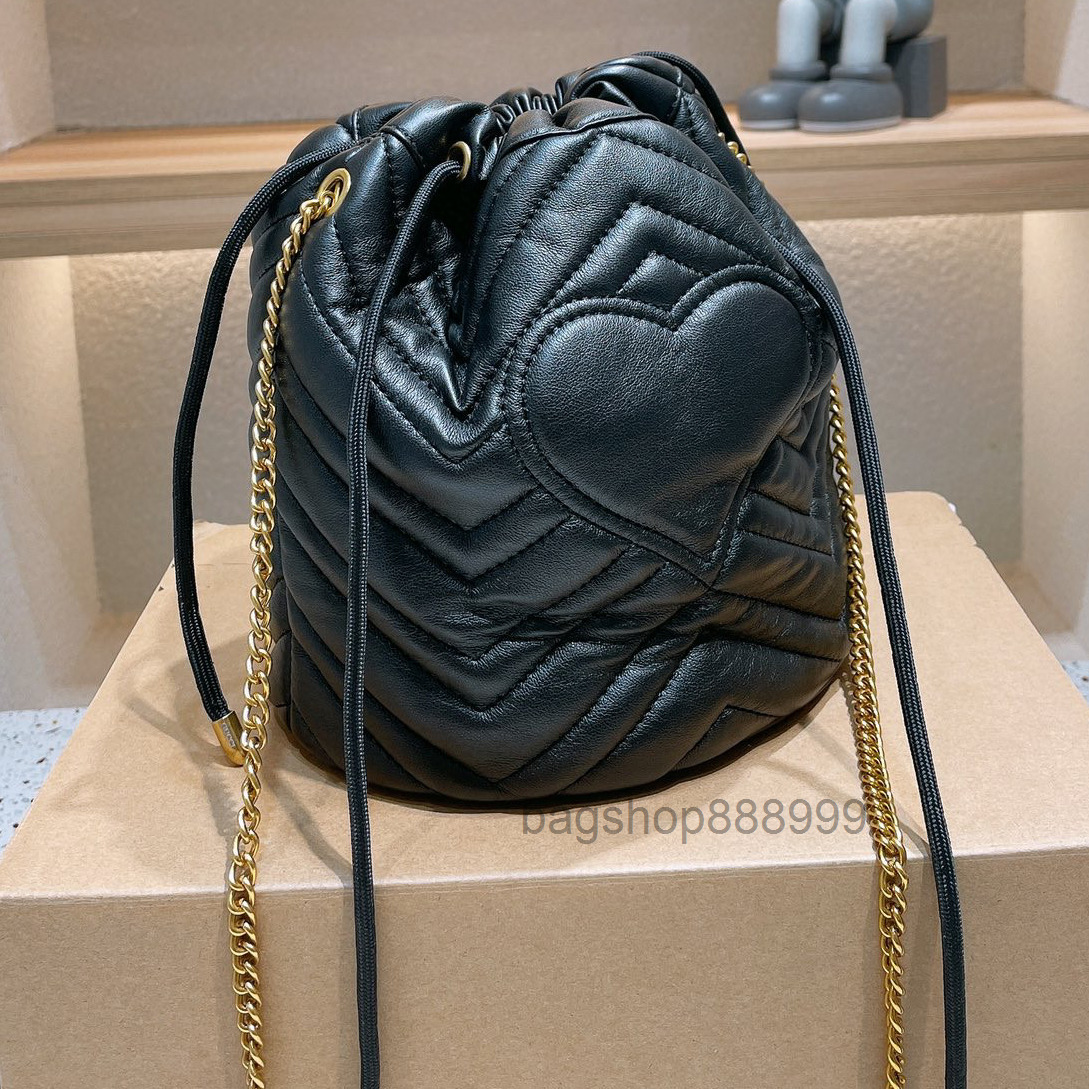 Luxurys designer Bucket bag Classic High Quality Ladies handbag Women fashion mother cossbody rse handbags shoulder bags wallet letter Clut, Picture color with logo 20x16 cm
Luxurys designer Bucket bag Classic High Quality Ladies handbag Women fashion mother cossbody rse handbags shoulder bags wallet letter Clut, Picture color with logo 20x16 cm