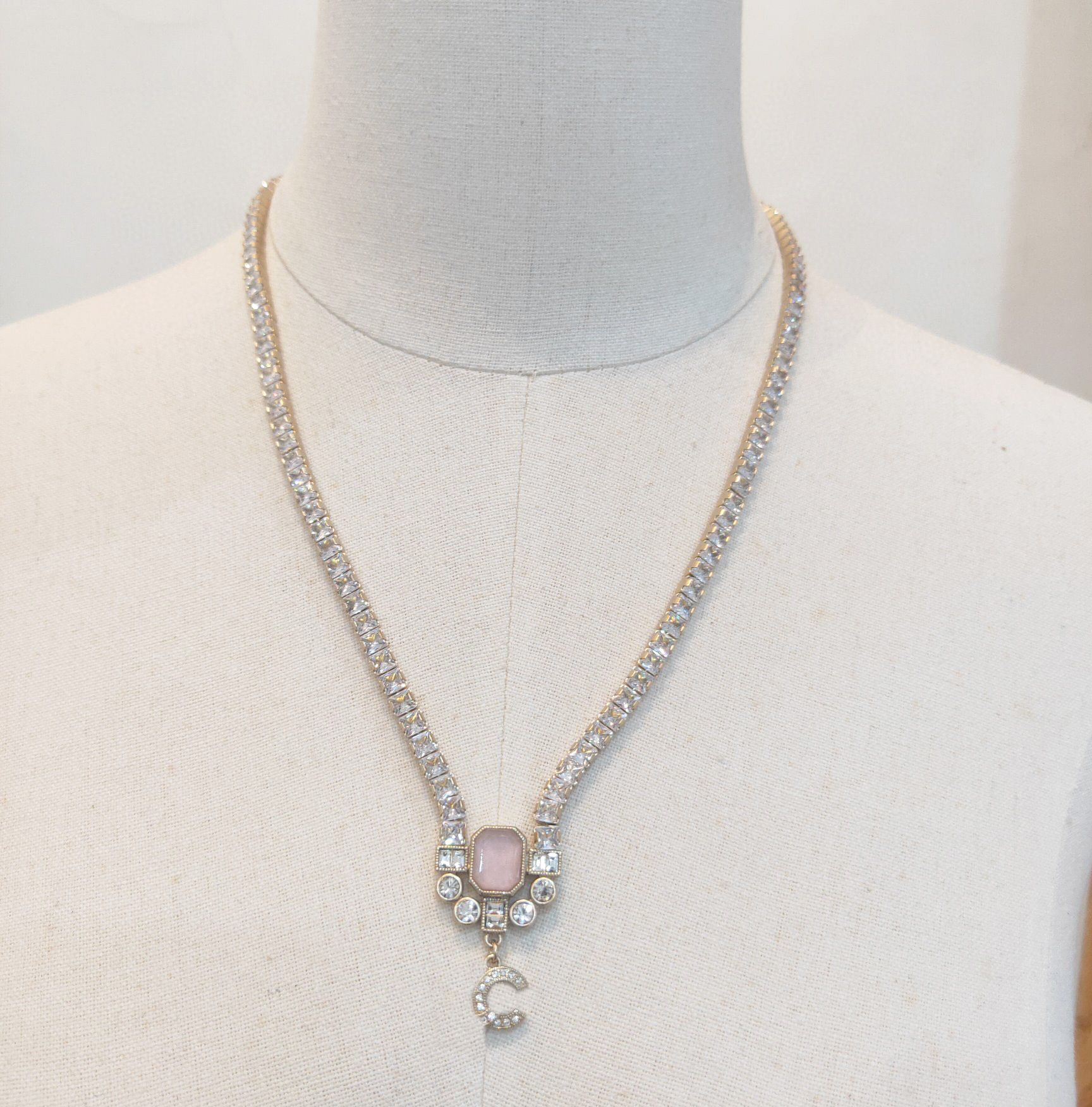 2022 Luxury quality Charm pendant necklace with sparkly diamond and pink crystal beads have box stamp PS7186A
2022 Luxury quality Charm pendant necklace with sparkly diamond and pink crystal beads have box stamp PS7186A
